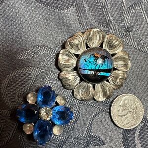 2 vintage brooches